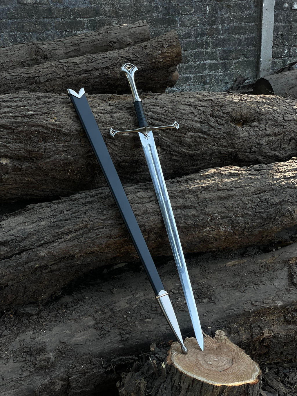 Anduril Narsil Sword Replica With Wooden Plaque And Scabbard
