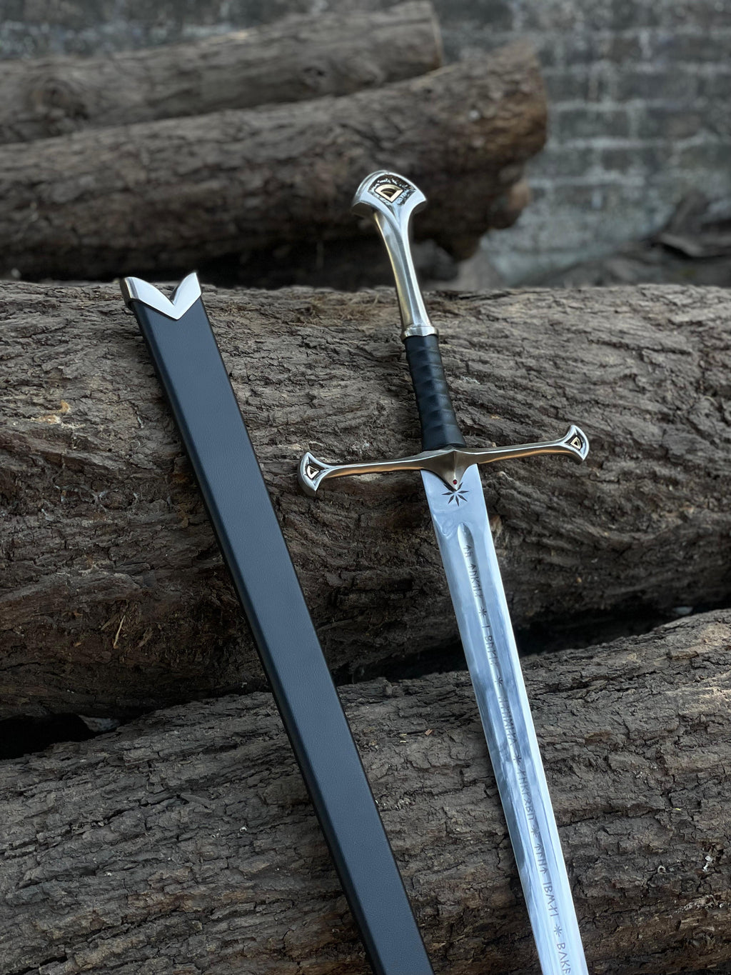 Anduril Narsil Sword Replica With Wooden Plaque And Scabbard