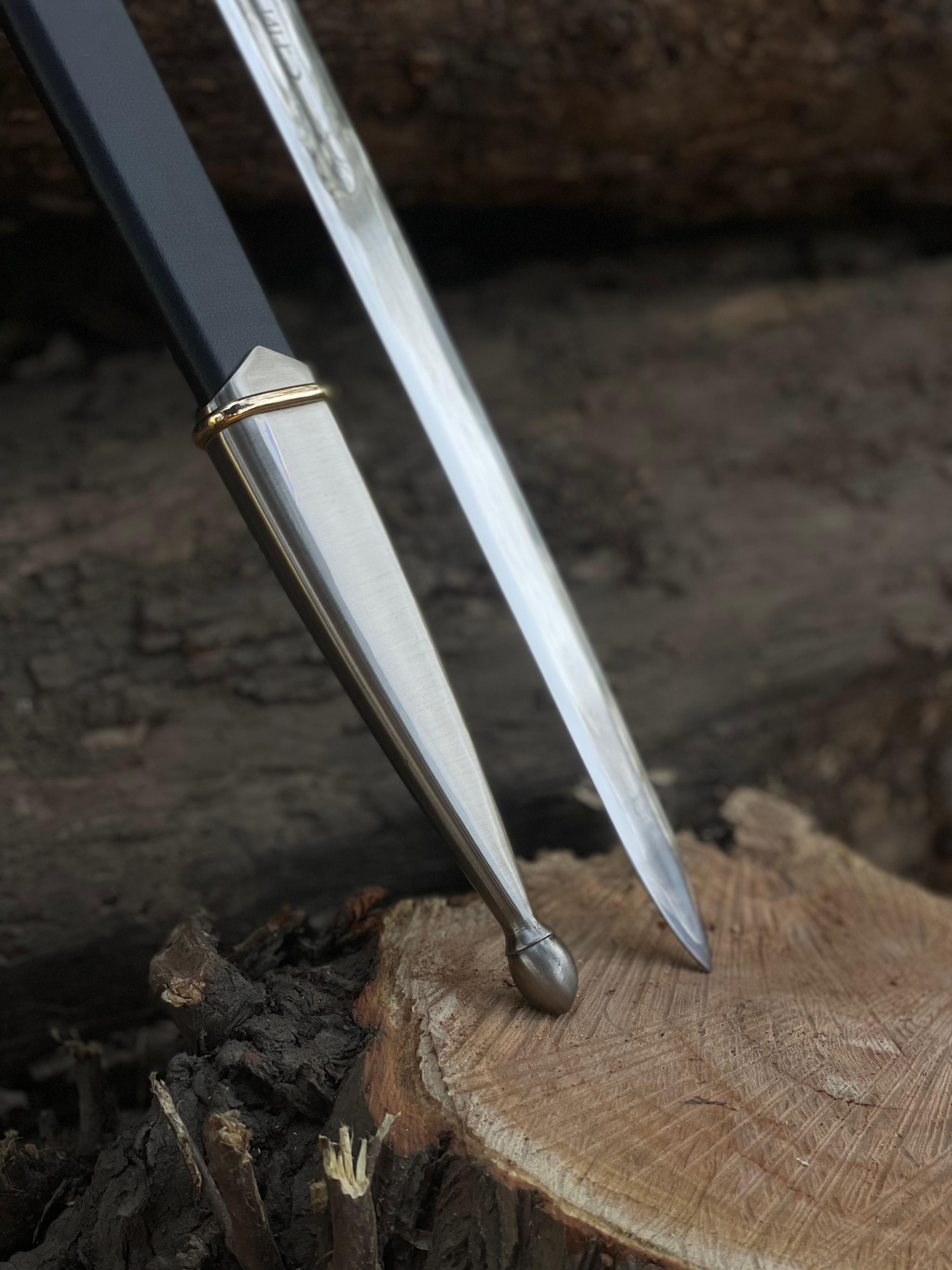 Anduril Narsil Sword Replica With Wooden Plaque And Scabbard