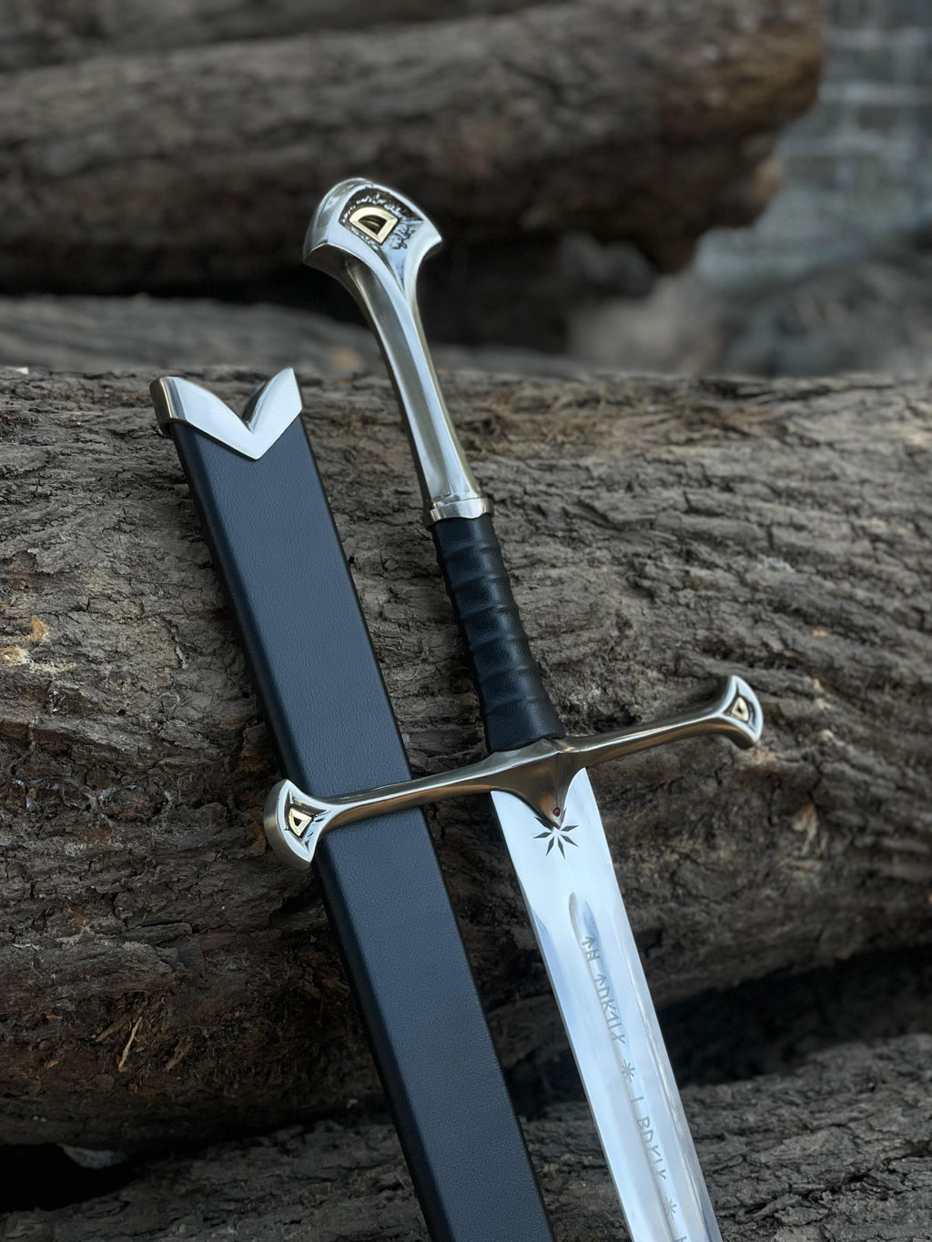 Anduril Narsil Sword Replica With Wooden Plaque And Scabbard
