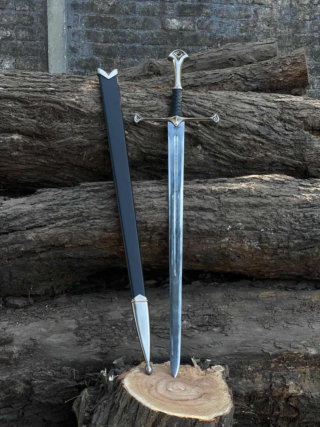 Anduril Narsil Sword Replica With Wooden Plaque And Scabbard